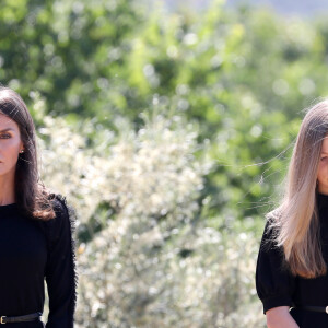 La reine Letizia d'Espagne, l'infante Sofia - La famille royale d'Espagne lors d'une minute de silence en hommage aux victimes du coronavirus (COVID-19) à Madrid le 27 mai 2020.