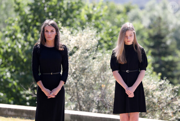 La reine Letizia d'Espagne, l'infante Sofia - La famille royale d'Espagne lors d'une minute de silence en hommage aux victimes du coronavirus (COVID-19) à Madrid le 27 mai 2020.