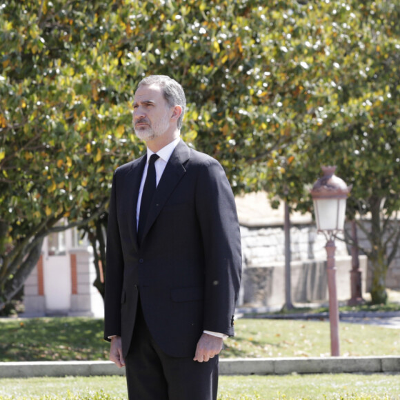 Le roi d'Espagne Felipe VI, la reine Letizia, la princesse Leonor, l'infante Sofia - La famille royale d'Espagne lors d'une minute de silence en hommage aux victimes du coronavirus (COVID-19) à Madrid le 27 mai 2020.