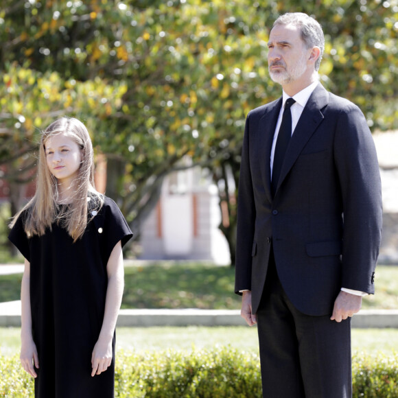 La princesse Leonor, le roi Felipe VI - La famille royale d'Espagne lors d'une minute de silence en hommage aux victimes du coronavirus (COVID-19) à Madrid le 27 mai 2020.