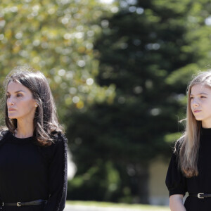 La reine Letizia, l'infante Sofia - La famille royale d'Espagne lors d'une minute de silence en hommage aux victimes du coronavirus (COVID-19) à Madrid le 27 mai 2020.