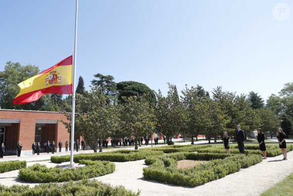 Le roi d'Espagne Felipe VI, la reine Letizia, la princesse Leonor, l'infante Sofia - La famille royale d'Espagne lors d'une minute de silence en hommage aux victimes du coronavirus (COVID-19) à Madrid le 27 mai 2020.