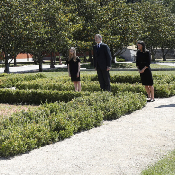 Le roi d'Espagne Felipe VI, la reine Letizia, la princesse Leonor, l'infante Sofia - La famille royale d'Espagne lors d'une minute de silence en hommage aux victimes du coronavirus (COVID-19) à Madrid le 27 mai 2020.