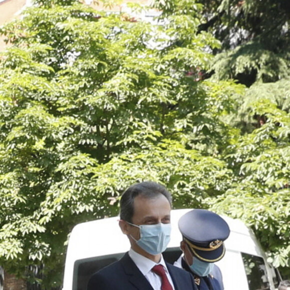 Le roi Felipe d'Espagne et la reine Letizia assistent à un comité scientifique sur l'impact de la pandémie de coronavirus (COVID-19) à l'institut royal Elcano à Madrid le 25 mai 2020.