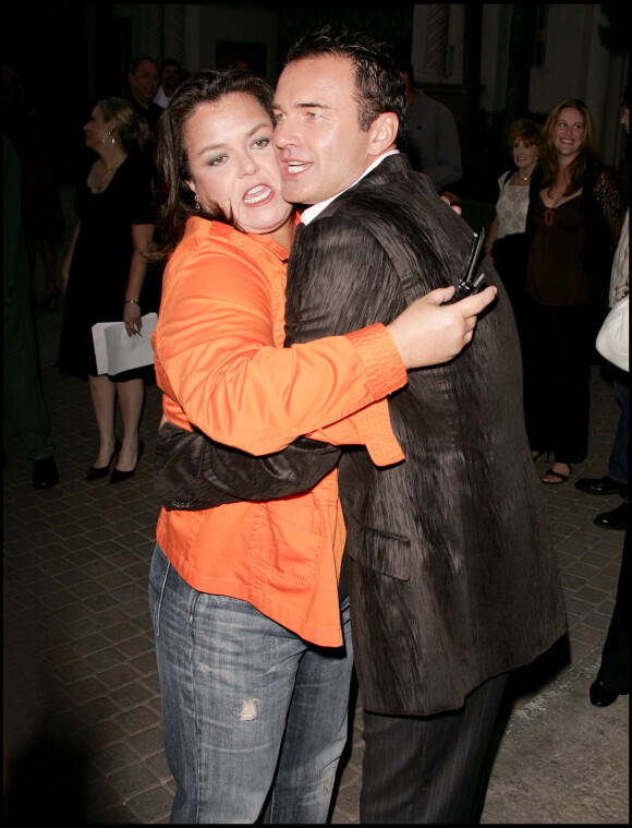 Rosie O'Donnel et Julian McMahon - Première de la 4e saison de la série "Nip/Tuck" aux studios Paramount. Los Angeles. Le 25 août 2006.