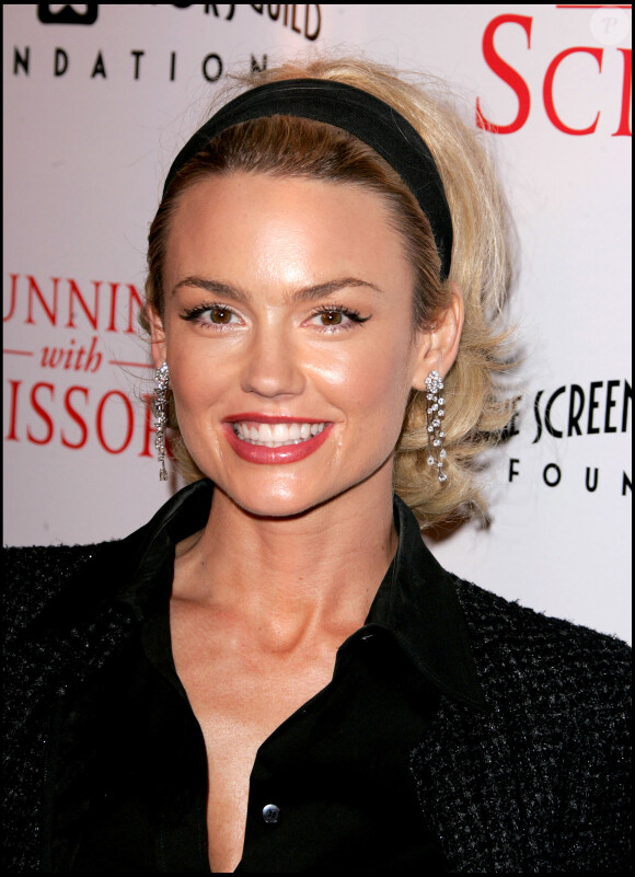 Kelly Carlson ) Première du film "Running with scissors" à Beverly Hills. Le 10 octobre 2006.