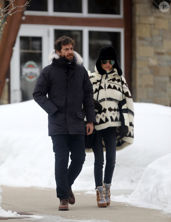 Exclusif - Laeticia Hallyday et son compagnon Pascal Balland lors d'une journée au ski à la station "Big Sky" dans le Montana avec leurs filles respectives, le 16 février 2020.