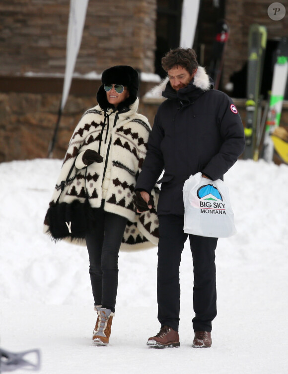 Exclusif - Laeticia Hallyday et son compagnon Pascal Balland lors d'une journée au ski à la station "Big Sky" dans le Montana avec leurs filles respectives, le 16 février 2020.