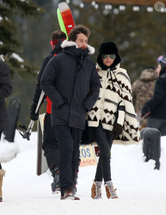 Exclusif - Laeticia Hallyday et son compagnon Pascal Balland lors d'une journée au ski à la station "Big Sky" dans le Montana avec leurs filles respectives, le 16 février 2020.