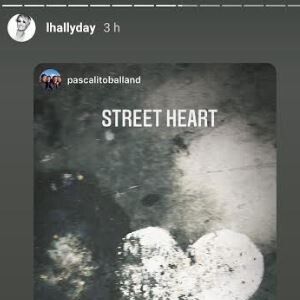 Laeticia Hallyday a republié une photo de son compagnon Pascal Balland sur Instagram, montrant un coeur dessiné dans la rue.