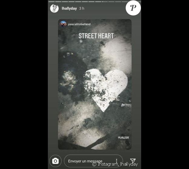 Laeticia Hallyday a republié une photo de son compagnon Pascal Balland sur Instagram, montrant un coeur dessiné dans la rue.