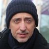 Le comédien Gad Elmaleh à la sortie des studios de la radio RTL à Paris le 12 décembre 2019. © Jonathan Rebboah / Panoramic / Bestimage
