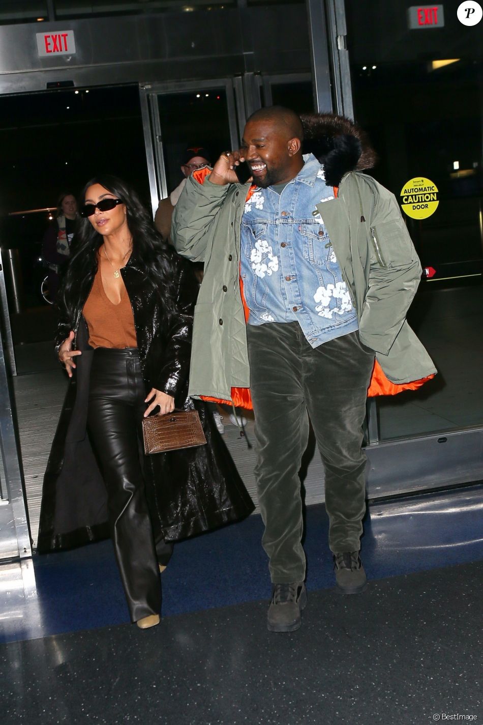 Kim Kardashian et son mari  Kanye West arrivent  l 