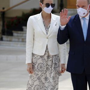 Le prince Albert II de Monaco et sa femme la princesse Charlène de Monaco - Inauguration de la place du Casino en présence du couple princier à Monaco le 2 juin 2020. Les participants portent des masques pour se protéger de l'épidémie de Coronavirus (Covid-19). © Dylan Meiffret / Nice Matin / Bestimage