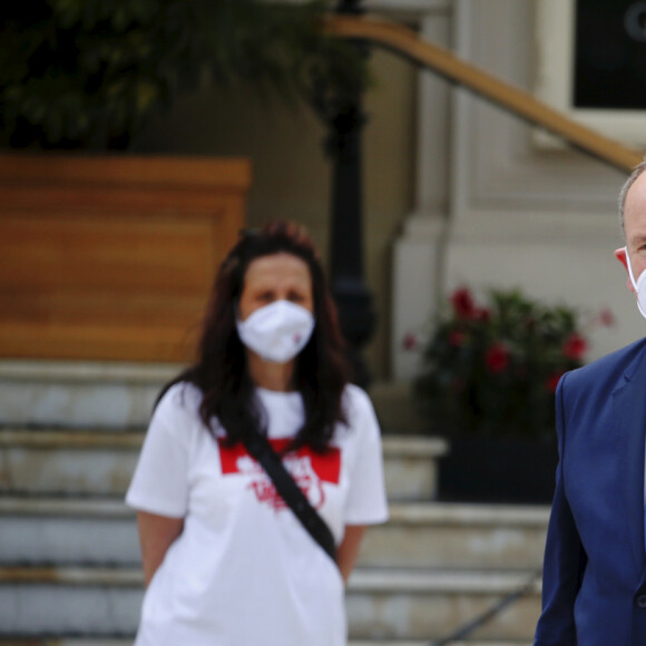 Le prince Albert II de Monaco et sa femme la princesse Charlène de Monaco - Inauguration de la place du Casino en présence du couple princier à Monaco le 2 juin 2020. Les participants portent des masques pour se protéger de l'épidémie de Coronavirus (Covid-19). © Dylan Meiffret / Nice Matin / Bestimage
