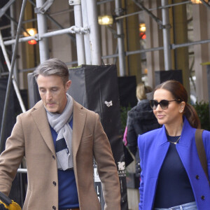 Exclusif - Jessica Mulroney, la styliste et meilleure amie de Meghan Markle, et son mari Ben prennent un taxi à New York le 1er mars 2020.