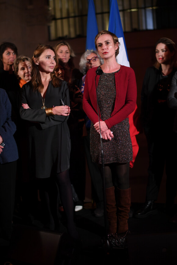 Exclusif - Sylvia Galmot (photographe) et Sandrine Bonnaire au vernissage de l'exposition photos "Libres et égales" à l'occasion de la journée internationale des droits des femmes sur les grilles de la cour d'appel à Paris, France, le 6 mars 2020. © Rachid Bellak/Bestimage