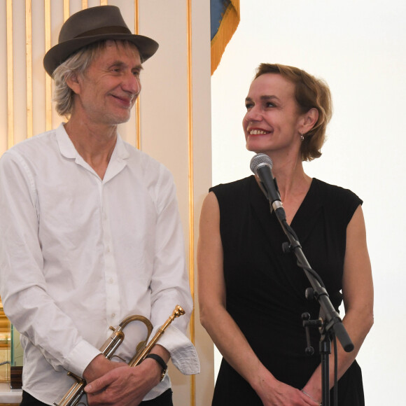 Sandrine Bonnaire et son compagnon Erik Truffaz - 22ème édition du Printemps des Poètes au ministère de la Culture à Paris le 25 février 2020. © Coadic Guirec/Bestimage