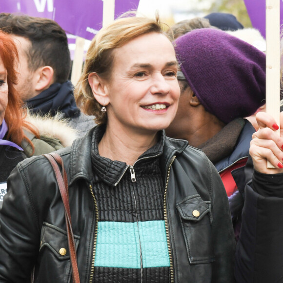 Eva Darlan, Sandrine Bonnaire et Alexandra Lamy - De nombreuses artistes et personnalités marchent contre les violences sexistes et sexuelles (marche organisée par le collectif NousToutes) de place de l'Opéra jusqu'à la place de la Nation à Paris le 23 Novembre 2019 © Coadic Guirec / Bestimage