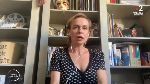 Sandrine Bonnaire, victime de violences conjugales, témoigne dans "Comment lutter contre les féminicides" sur France 2 le 2 juin 2020.