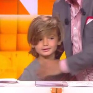 Lino, le fils de Cyril Hanouna, apparaît en direct dans "C que du kif", le 4 juin 2020, sur C8