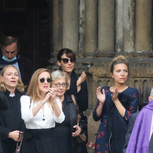 Nicolas Bedos, Joëlle Bercot (femme de Guy Bedos), Victoria Bedos, Doria Tillier - Sorties - Hommage à Guy Bedos en l'église de Saint-Germain-des-Prés à Paris le 4 juin 2020.