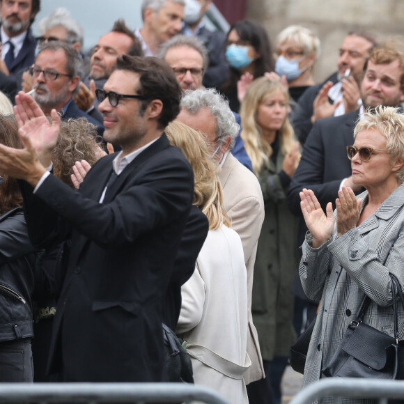 Nicolas Bedos, Muriel Robin, Doria Tillier - Sorties - Hommage à Guy Bedos en l'église de Saint-Germain-des-Prés à Paris le 4 juin 2020.