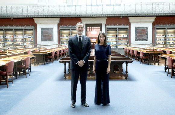 La reine Letizia et le roi Felipe VI d'Espagne en visite le 3 juin 2020 à la Bibliothèque nationale à Madrid.