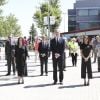 La reine Letizia et le roi Felipe VI d'Espagne ont observé une minute de silence le 5 juin 2020 en visite au centre des transports de la zone industrielle de Coslada, à l'extérieur de Madrid.