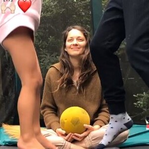 Guillaume Canet a publié une photo de sa compagne Marion Cotillard et de leurs deux enfants Louise et Marcel sur Instagram le 7 juin 2020 à l'occasion de la fête des Mères.