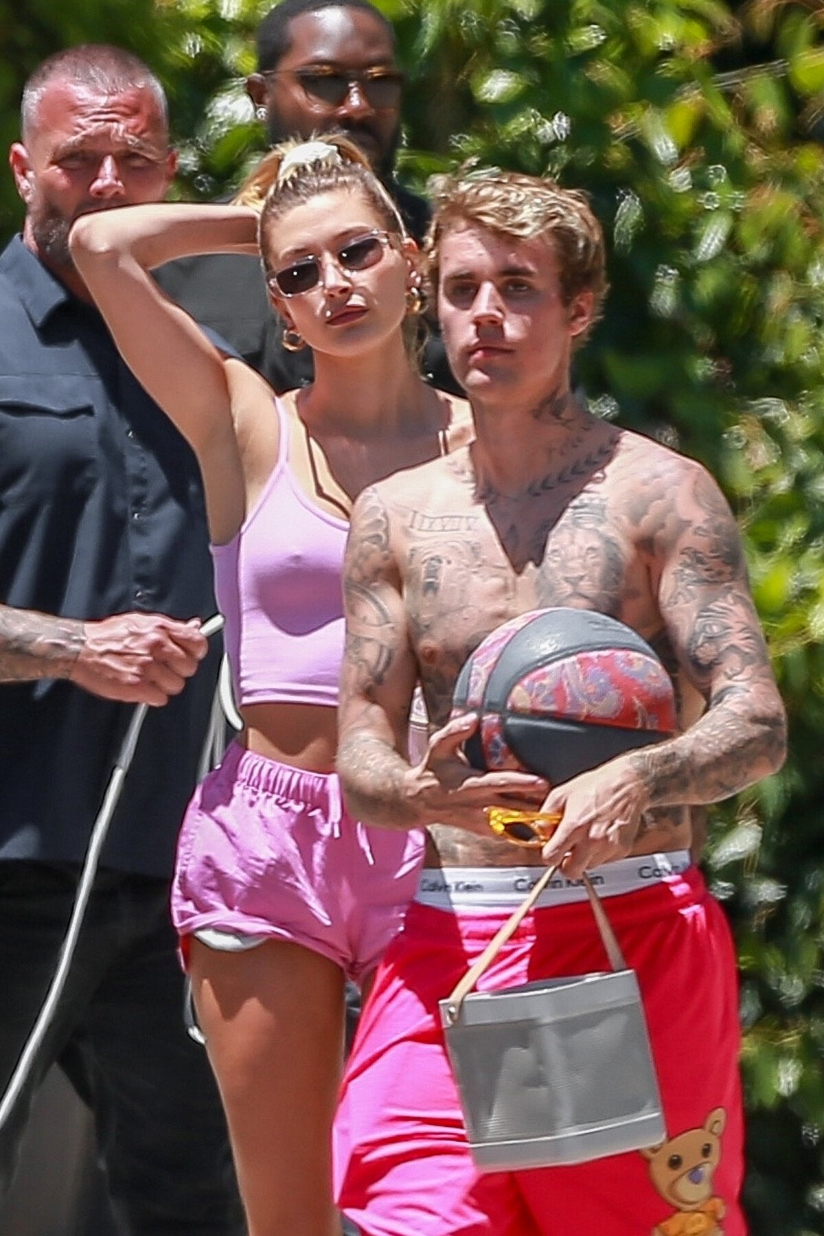 Justin et Hailey Bieber déconfinés : escapade torride en pleine nature -  Purepeople