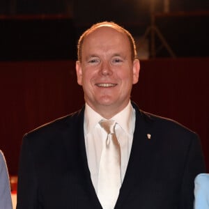 La princesse Caroline de Hanovre, le Prince Albert II de Monaco et leur cousine la baronne Elisabeth-Anne de Massy lors de la clôture du l'exposition canine sous le chapiteau de Fontvieille à Monaco le 10 mai 2015. Elisabeth-Ann de Massy est décédée à l'âge de 73 ans le 10 juin 2020 au Centre hospitalier princesse Grace.