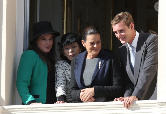 Mélanie-Antoinette de Massy, Elisabeth-Anne de Massy, la princesse Stéphanie de Monaco, Pierre Casiraghi au balcon du palais princier lors de la fête nationale monégasque le 19 novembre 2014