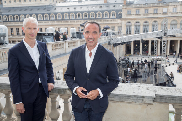 Exclusif - Rencontre entre le ministre de la Culture Franck Riester et Nikos Aliagas lors de l'enregistrement de l'émission "La chanson de l'année", dans les jardins du Palais Royal et dans les bureaux du ministère à Paris. Le 11 juin 2020 © Cyril Moreau / Bestimage