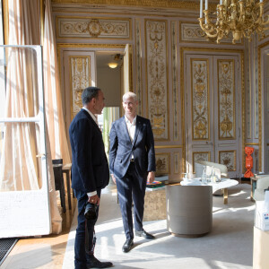 Exclusif - Rencontre entre le ministre de la Culture Franck Riester et Nikos Aliagas lors de l'enregistrement de l'émission "La chanson de l'année", dans les jardins du Palais Royal et dans les bureaux du ministère à Paris. Le 11 juin 2020 © Cyril Moreau / Bestimage