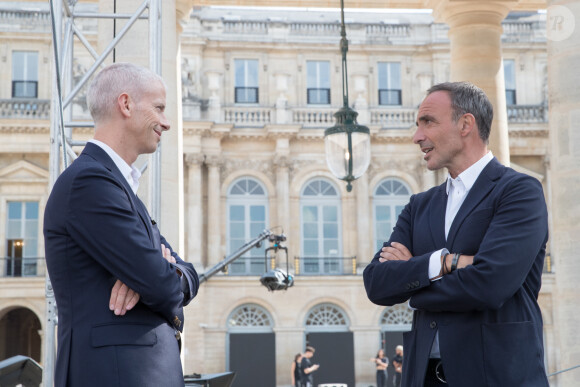 Exclusif - Rencontre entre le ministre de la Culture Franck Riester et Nikos Aliagas lors de l'enregistrement de l'émission "La chanson de l'année", dans les jardins du Palais Royal et dans les bureaux du ministère à Paris. Le 11 juin 2020 © Cyril Moreau / Bestimage