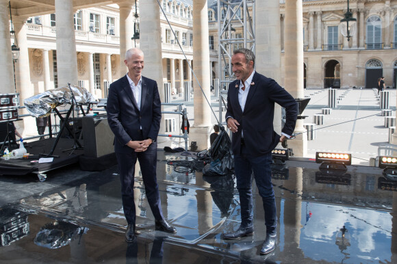 Exclusif - Rencontre entre le ministre de la Culture Franck Riester et Nikos Aliagas lors de l'enregistrement de l'émission "La chanson de l'année", dans les jardins du Palais Royal et dans les bureaux du ministère à Paris. Le 11 juin 2020 © Cyril Moreau / Bestimage