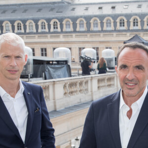 Exclusif - Rencontre entre le ministre de la Culture Franck Riester et Nikos Aliagas lors de l'enregistrement de l'émission "La chanson de l'année", dans les jardins du Palais Royal et dans les bureaux du ministère à Paris. Le 11 juin 2020 © Cyril Moreau / Bestimage