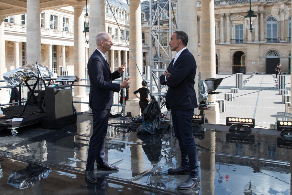 Exclusif - Rencontre entre le ministre de la Culture Franck Riester et Nikos Aliagas lors de l'enregistrement de l'émission "La chanson de l'année", dans les jardins du Palais Royal et dans les bureaux du ministère à Paris. Le 11 juin 2020 © Cyril Moreau / Bestimage