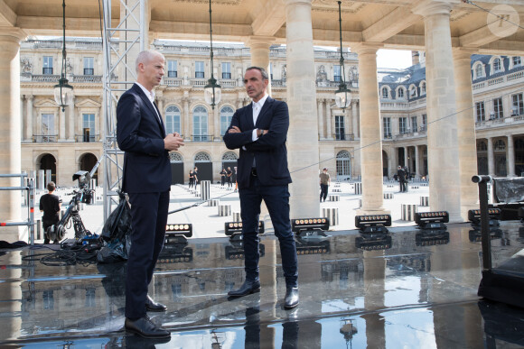 Exclusif - Rencontre entre le ministre de la Culture Franck Riester et Nikos Aliagas lors de l'enregistrement de l'émission "La chanson de l'année", dans les jardins du Palais Royal et dans les bureaux du ministère à Paris. Le 11 juin 2020 © Cyril Moreau / Bestimage