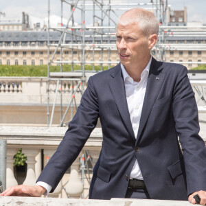 Exclusif - Franck Riester - Le ministre de la culture Franck Riester se rend sur le plateau de l'émission "La Chanson de l'année 2020" dans les jardins du Palais-Royal à Paris le 11 juin 2020. Ce vendredi 12 juin à 21h05, TF1 proposera aux téléspectateurs une soirée exceptionnelle avec La Chanson de l'année présentée par N. Aliagas et produite par DMLS TV. La plus grande salle de concert à ciel ouvert rouvre ses portes avec La Chanson de l'année qui se déroulera cette année à Paris dans le cadre somptueux des Jardins du Palais Royal. Un grand show musical en présence de tous les artistes qui ont marqué l'année. Ces stars de la chanson française interpréteront leurs titres et formeront des duos totalement inédits. © Cyril Moreau / Bestimage  No web pour Belgique et Suisse 11/06/2020 - Paris