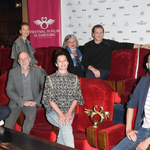 Benoît Magimel ( président du jury) entouré de Suzel Pietri ( présidente du Festival) , Aurélie Dupont, Ahmed Hamidi, Issam Krimi, Isild le Besco et Doria Tillier - Photocall officiel du Grand Jury de la 34 ème édition du Festival du Film de Cabourg, Journées Romantiques au Club de l'Étoile à Paris le 12 juin 2020. © Agence/Bestimage