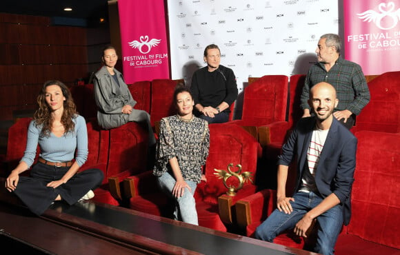 Benoît Magimel ( président du jury) entouré de Aurélie Dupont, Ahmed Hamidi, Issam Krimi, Isild le Besco et Doria Tillier - Photocall officiel du Grand Jury de la 34 ème édition du Festival du Film de Cabourg, Journées Romantiques au Club de l'Étoile à Paris le 12 juin 2020. © Agence/Bestimage