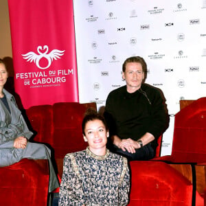 Benoît Magimel ( président du jury) entouré de Aurélie Dupont, Ahmed Hamidi, Issam Krimi, Isild le Besco et Doria Tillier - Photocall officiel du Grand Jury de la 34 ème édition du Festival du Film de Cabourg, Journées Romantiques au Club de l'Étoile à Paris le 12 juin 2020. © Agence/Bestimage