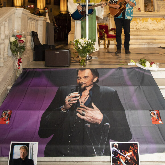 Exclusif - Messe à la Madeleine à Paris, pour commémorer l'anniversaire (77 ans ) de Johnny Hallyday, en présence de nombreux fans dont le club de motos Desperados le 15 juin 2020. © Jack Tribeca / Bestimage