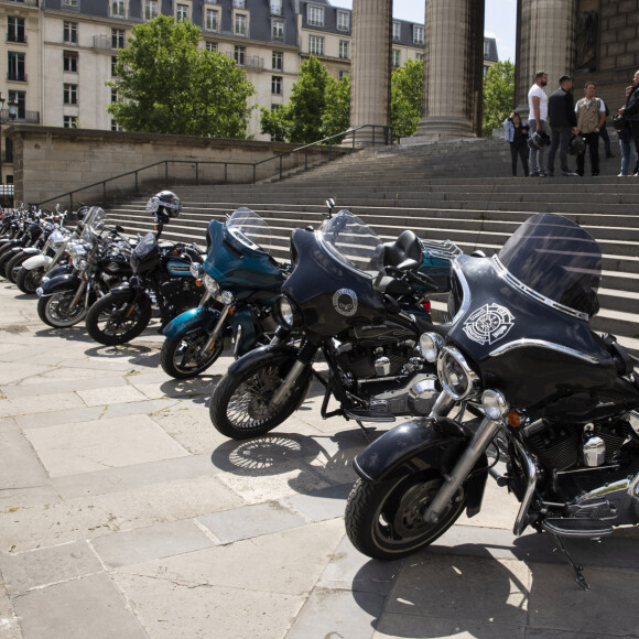 Exclusif - Messe à la Madeleine à Paris, pour commémorer l'anniversaire (77 ans ) de Johnny Hallyday, en présence de nombreux fans dont le club de motos Desperados le 15 juin 2020. © Jack Tribeca / Bestimage