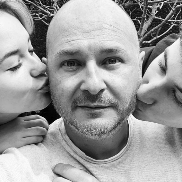Cauet complice avec ses enfants Ivana et Valmont. Avril 2018, Instagram.