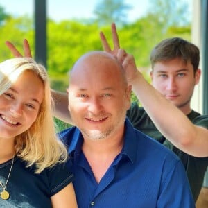 Cauet avec Ivana et Valmont le jour de son anniversaire, avril 2020, photo Instagram