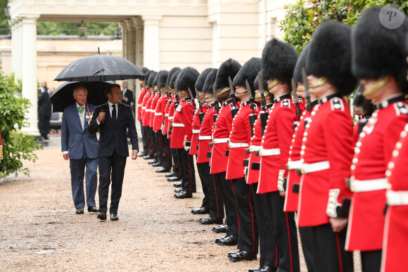 Le prince Charles, prince de Galles, et Camilla Parker Bowles, duchesse de Cornouailles accueillent le président de la République française Emmanuel Macron dans la maison royale Clarence House, pour la commémoration du 80ème anniversaire de l'appel du 18 juin du général de Gaulle à Londres, Royaume Uni, le 18 juin 2010.