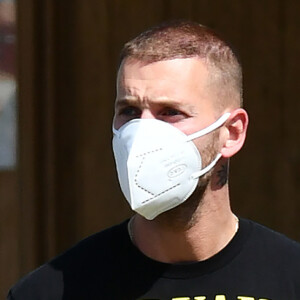 Matt Pokora porte un masque pour se protéger de l'épidémie de Coronavirus (Covid-19) pour faire quelques provisions dans un supermarché à Los Angeles, Californie, Etats-Unis, le 7 juin 2020